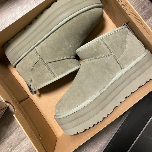 UGG | Ultra Mini Platform Boots In Moss Green Size 11 NEW - Picture 3 of 15